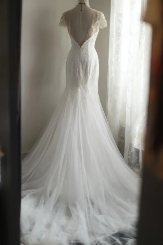 White lace neckline, fitted waist, bodycon long ball gown, bridal gown R6729