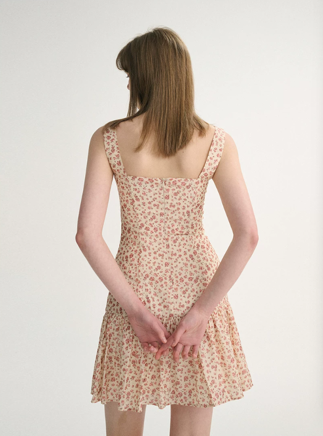 Romantic French Style Summer Dress With Ditsy Floral Pattern And Tiered Hem R9476