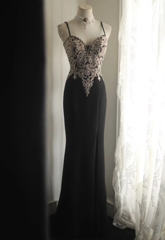 Black halter-neck, gold Huawei wool, fitted waist, long ball gown R6808