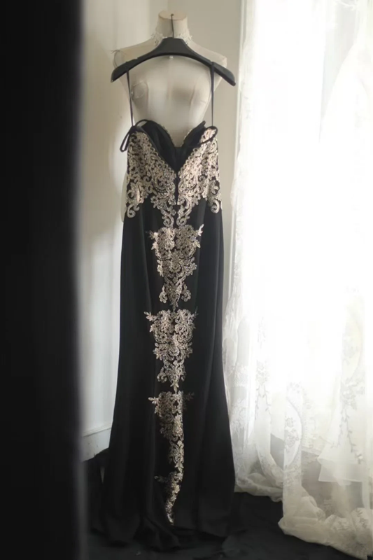 Black halter-neck, gold Huawei wool, fitted waist, long ball gown R6808