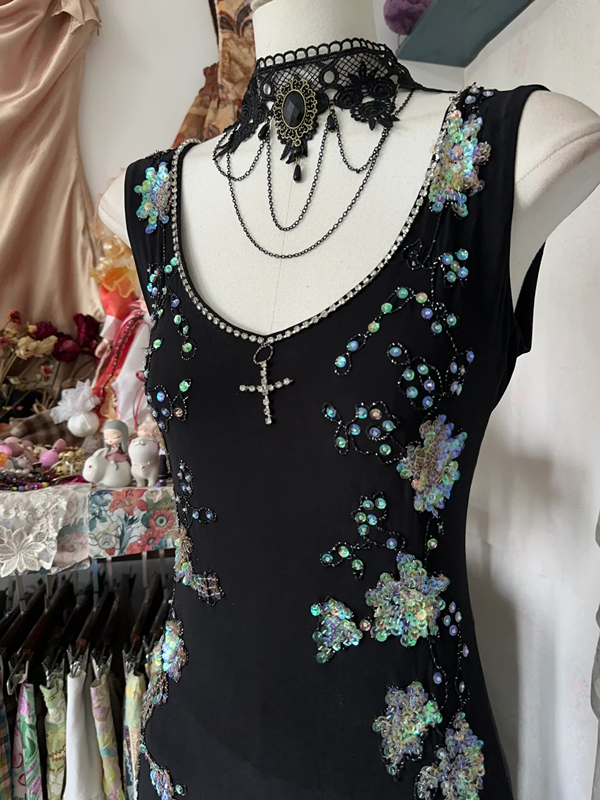 Black tank top with sequined design, perfect for a prom dress R6369