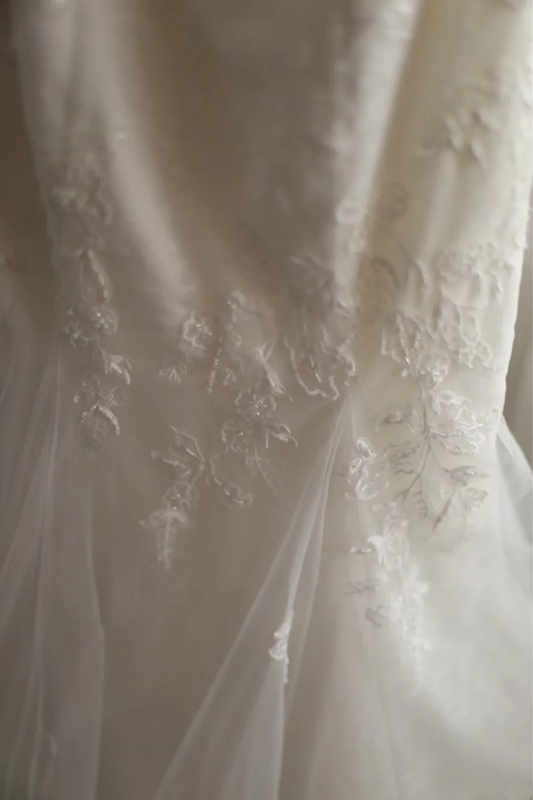 White lace neckline, fitted waist, bodycon long ball gown, bridal gown R6729