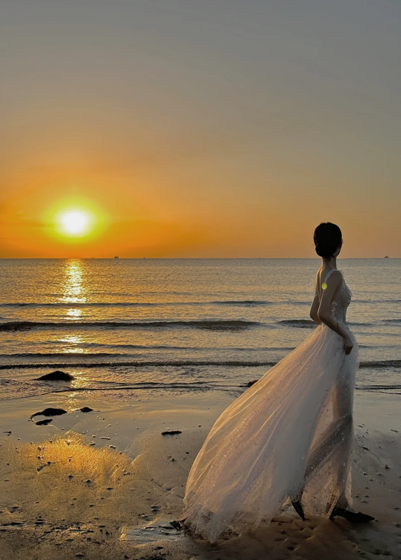 White sequined halter-neck fitted elegant long sexy ball gown R8052