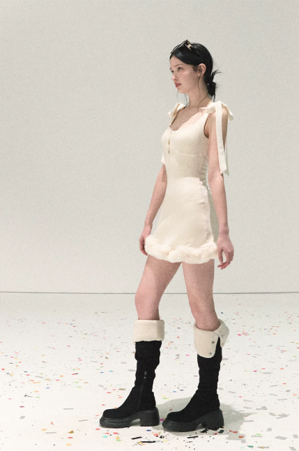 French Style Slim Fit Sleeveless Bodycon Dress with Bow Detail and Faux Fur Trim R9369