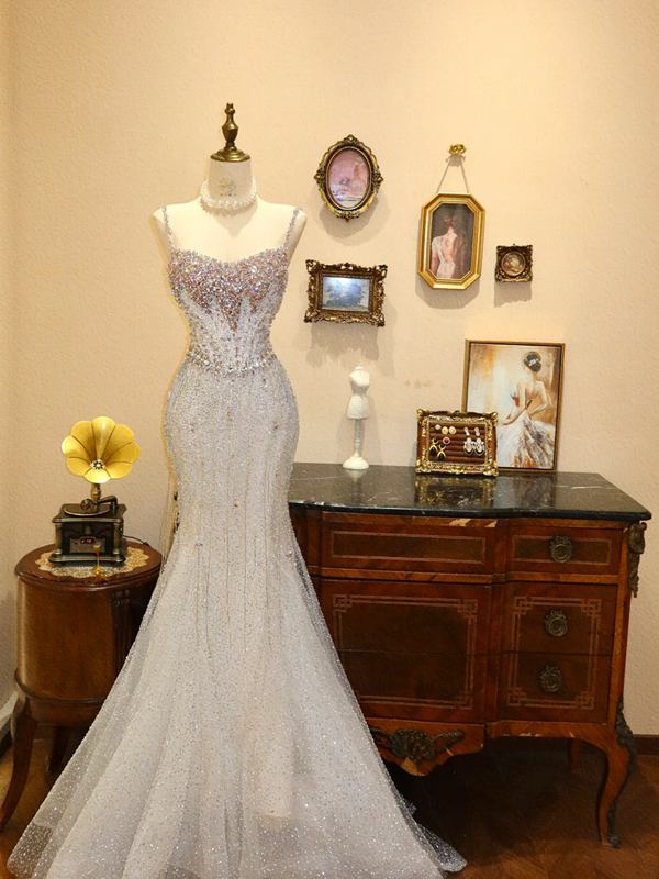 White Spaghetti-Strap Crystal-Embellished Neckline Waist-Cinched Slim-Fit Bodycon Sexy Ball Gown, Bridal Gown R7128
