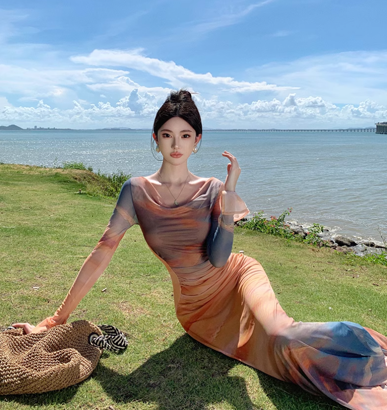 Beach dress with slim waist and elegant long sleeves, holiday style tie-dye dress R1606