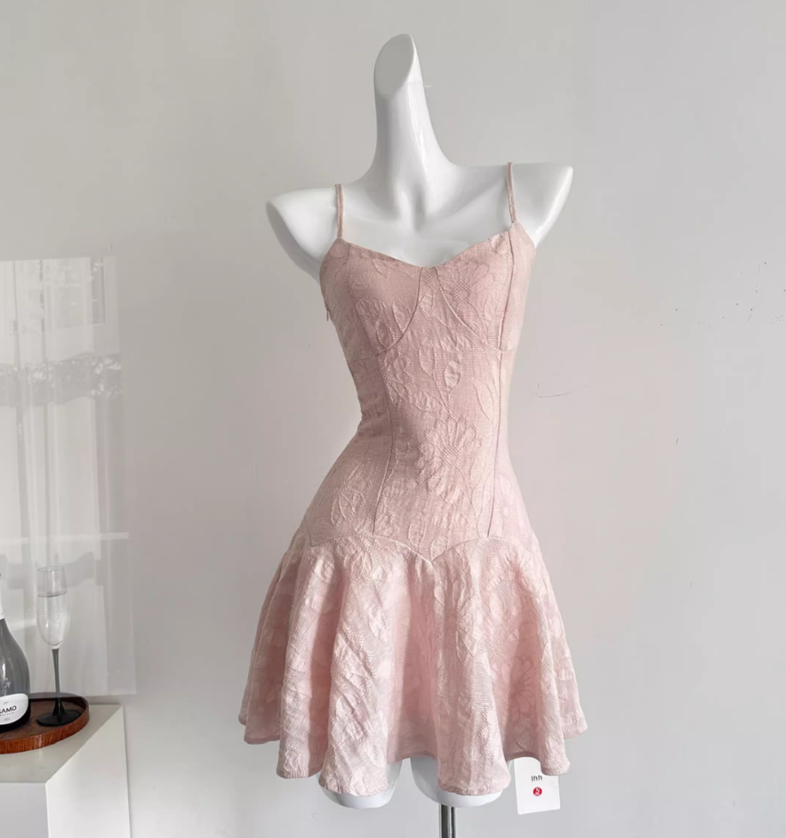 Women's suspender dress with stylish v-neck and slim waist R2049