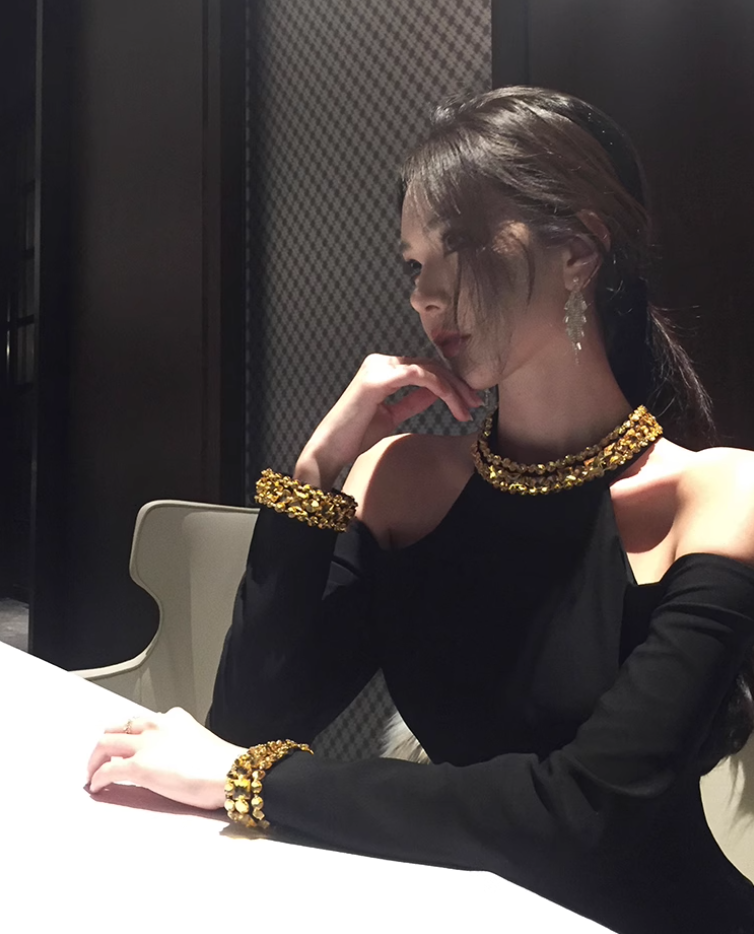 Hepburn style French black dress high-end niche temperament heavy work halter neck dress R1782