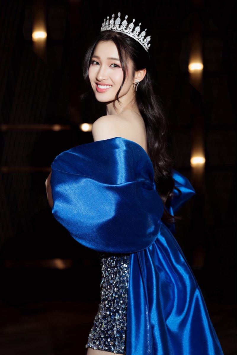 Dark blue satin dress sequins exquisite waist slimming hip sexy short skirt homecoming dress R3702