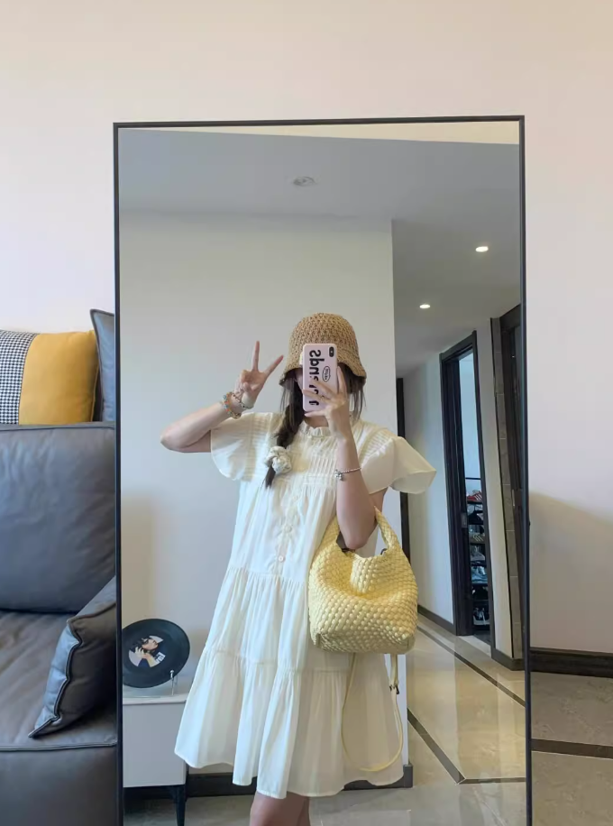 Beautiful small flying sleeve dress new style temperament sweet A-line skirt small R0769