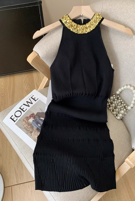 Black French heavy-duty halter neck knitted dress for women new beaded waist and hip short skirt R3957