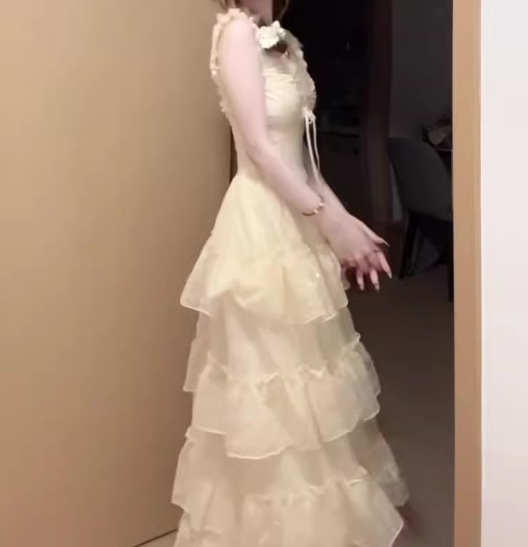 Gentle and sweet style V-neck suspender dress temperament waist beautiful skirt R0710