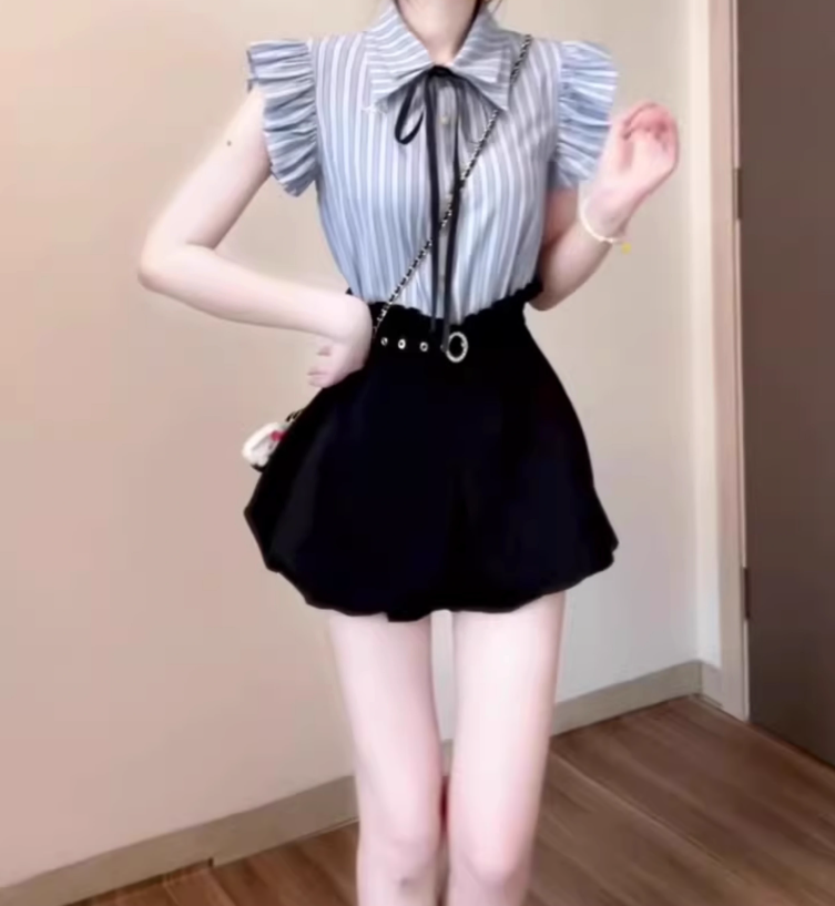 A complete set of outfits, skirt, blue striped shirt, flower bud short skirt, two-piece suit R0746