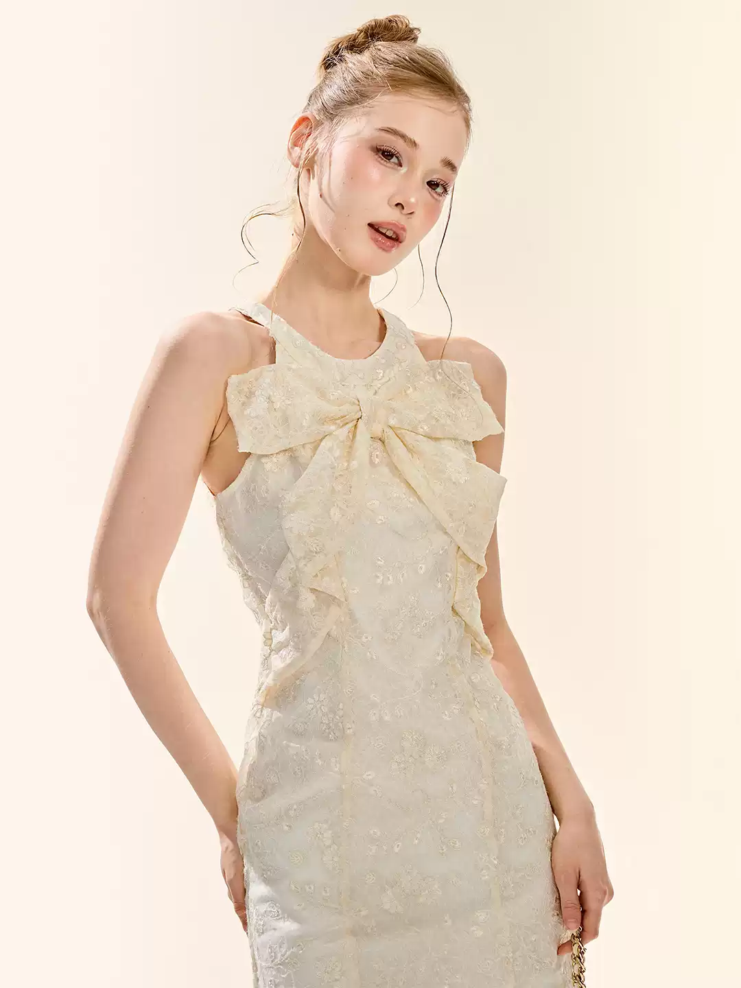 Cream Halter Neck Lace Mini Dress With Large Bow Detail And Floral Embroidery R9292