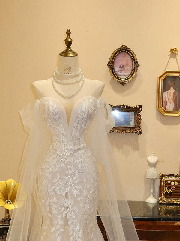 White Strapless Lace-Floral Embellished Waist-Cinched Slim-Fit Sexy Ball Gown, Bridal Gown R7129