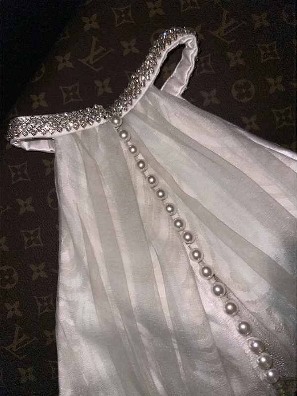 White halter-neck, fitted waist, elegant floor-length ball gown R6410