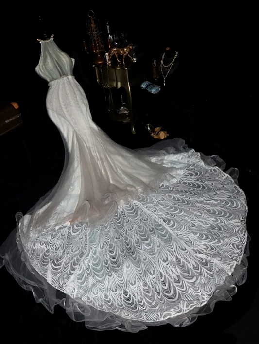 White halter-neck, fitted waist, elegant floor-length ball gown R6410