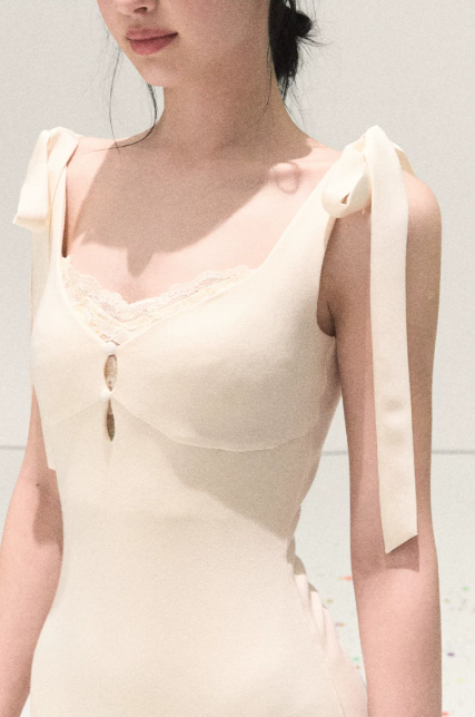 French Style Slim Fit Sleeveless Bodycon Dress with Bow Detail and Faux Fur Trim R9369