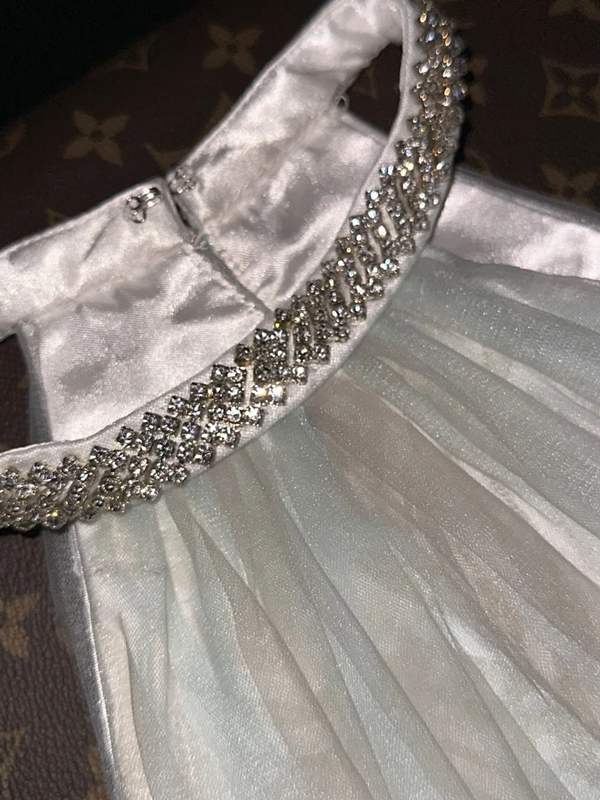 White halter-neck, fitted waist, elegant floor-length ball gown R6410