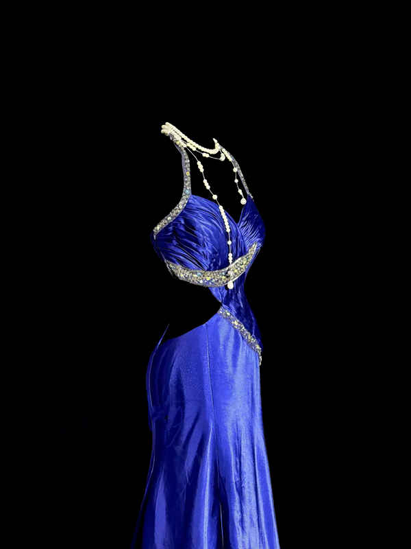 Sexy long ball gown with blue halter neck and exposed waist design R6610