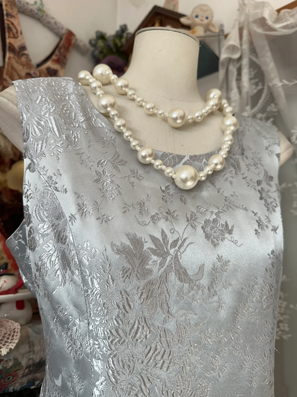 Grey satin printed sleeveless fitted A-line long dress, ball gown R6290