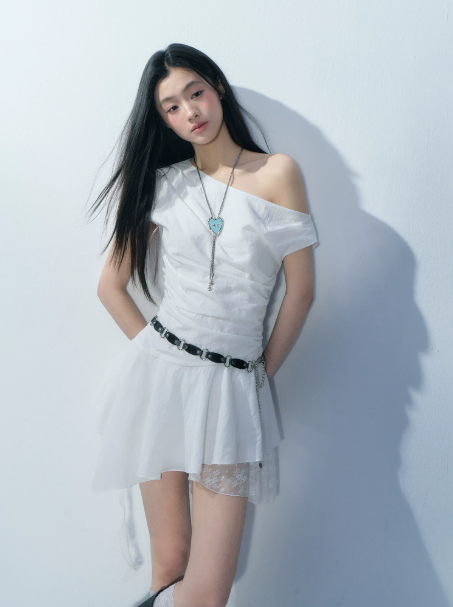 White Off-Shoulder Mini Dress Women Ruched Waist Asymmetrical Hem Dress R9354