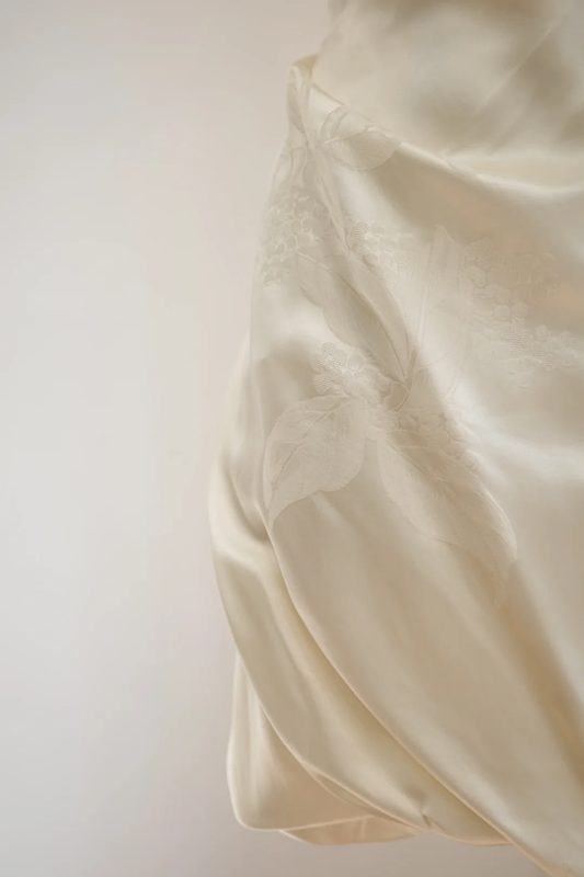 Off-white strapless fitted satin short ball gown, bridal dress R8552