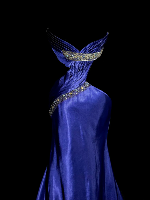 Sexy long ball gown with blue halter neck and exposed waist design R6610