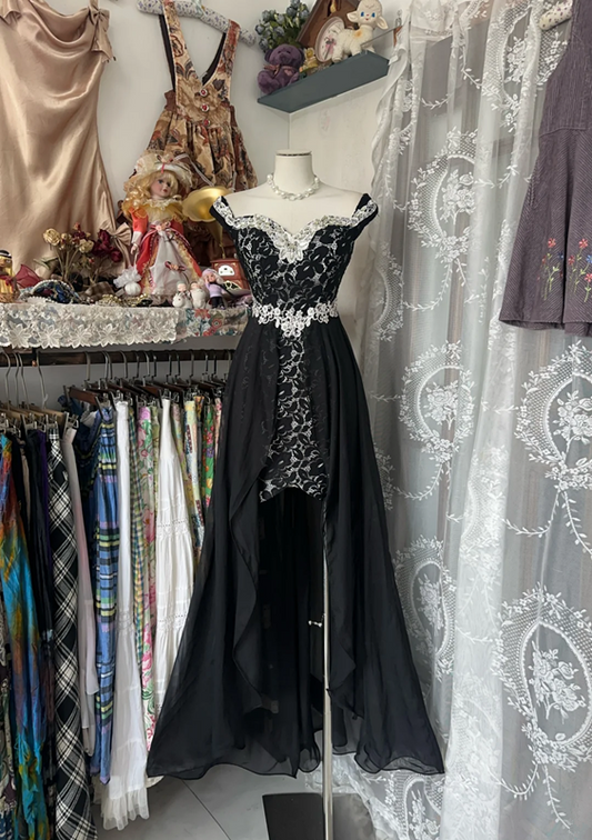 Black halter-neck lace design, fitted waist, irregular hem ball gown R6370