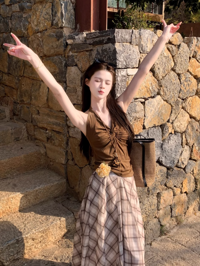 Fairy temperament outfit a complete set of halter neck small vest plaid large swing skirt two-piece suit R1705