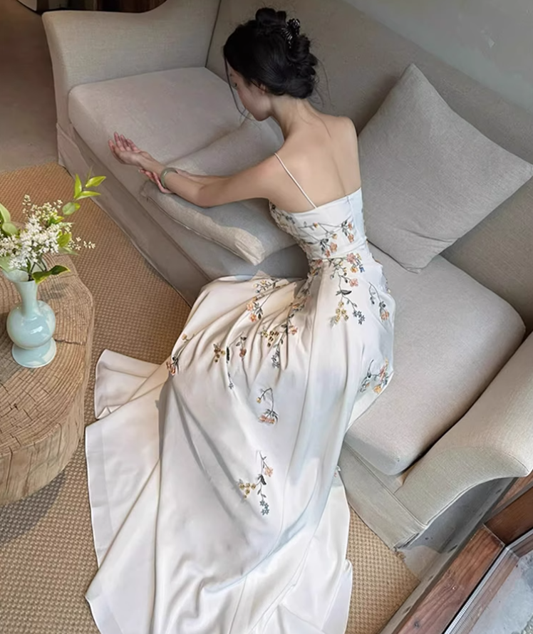 French flower embroidered sling dress 2025 high-end heavy waist dress R1171