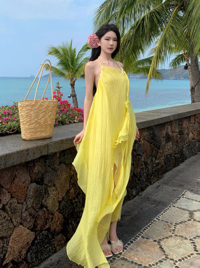 Beautiful seaside vacation dopamine loose halter dress atmosphere backless niche beach dress R1584