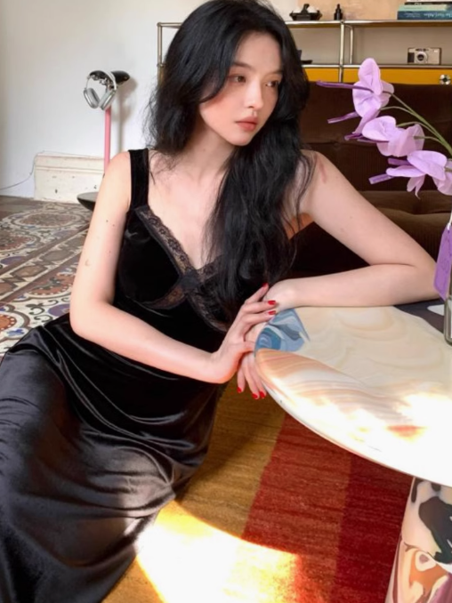 2025 Retro Lace Suspender Dress V-neck Velvet Bottom with Coat and Skirt R1533