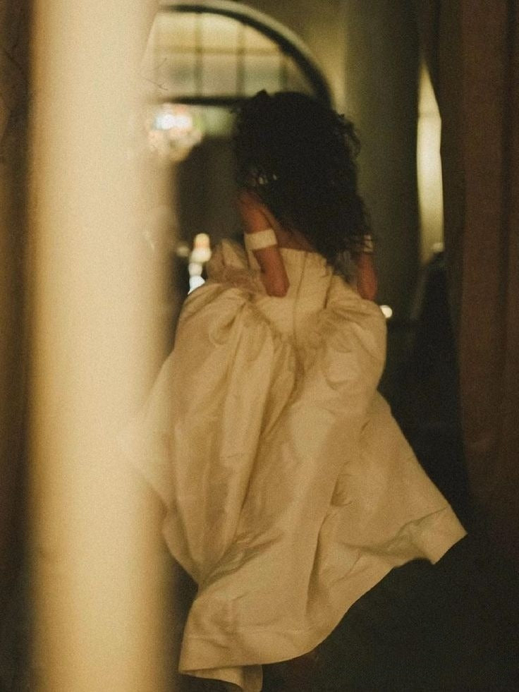 Off Shoulder White wedding dress Elegant Princess Bridal Gown        S7014