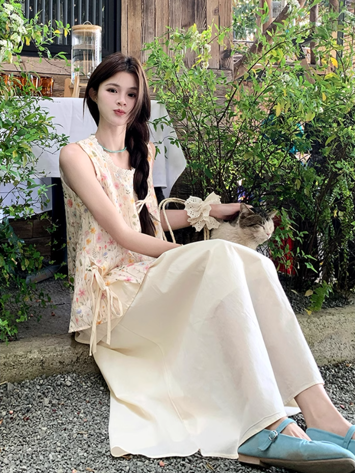 Gentle and pure daisy embroidered fake two-piece vest top with skirt suit R1745