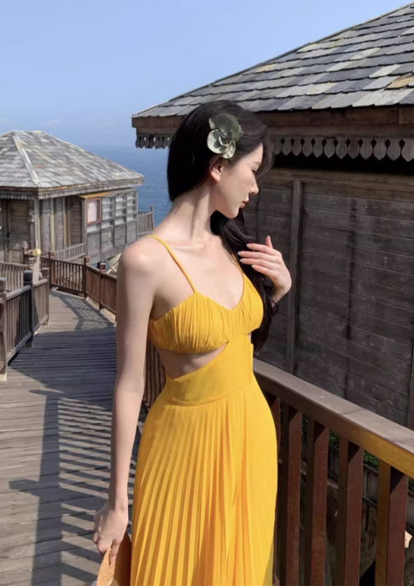 Beach resort long dress with a sense of atmosphere, slim waist and beautiful suspender dress R1577