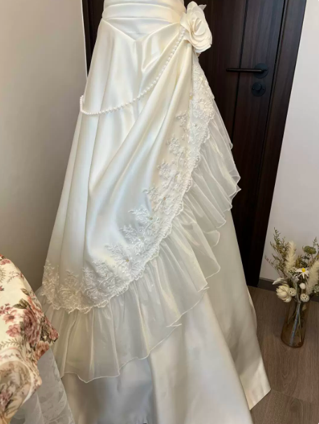 Elegant Ivory A-Line Bateau Lace Embroidery Corset Maxi Wedding Dress RS804