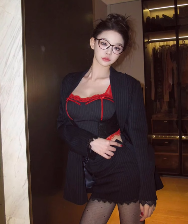 Sexy hot girl striped suit lace suspenders 2025 large size high-end hip skirt suit R1041