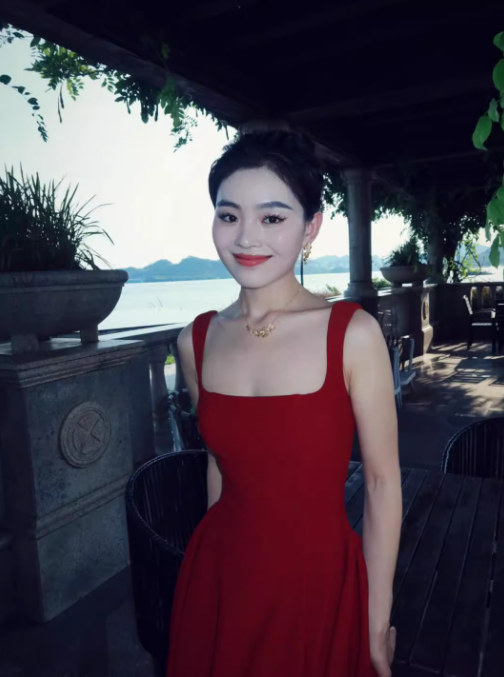 Pure desire sexy suspender dress 2025 new slim retro wine red slim waist a-line long skirt R1541