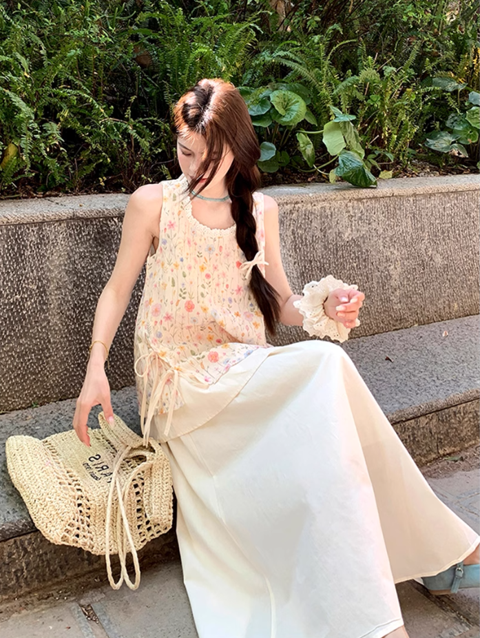 Gentle and pure daisy embroidered fake two-piece vest top with skirt suit R1745
