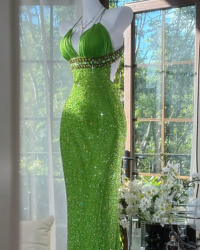 Green sequined halter-neck fitted bodycon long ball gown R6531