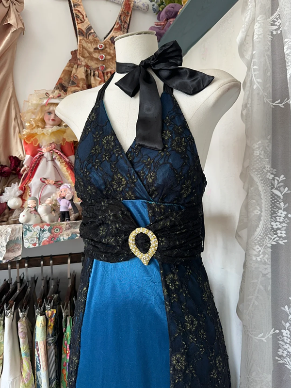 Blue retro halter neck, fitted waist, A-line lace skirt ball gown R6371