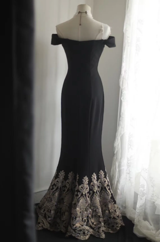 Black off-the-shoulder fitted waist bodycon dress with gold floral skirt for a long ball gown R6810