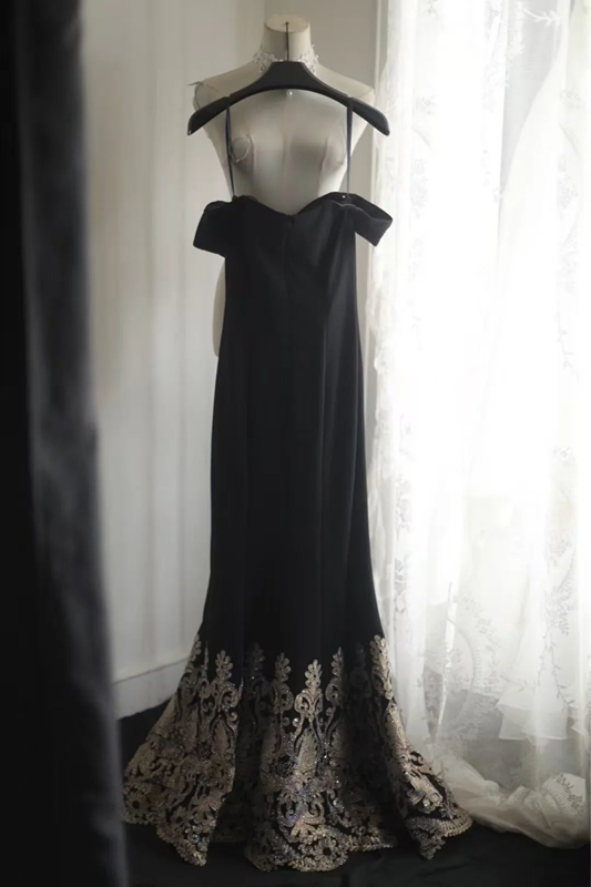 Black off-the-shoulder fitted waist bodycon dress with gold floral skirt for a long ball gown R6810