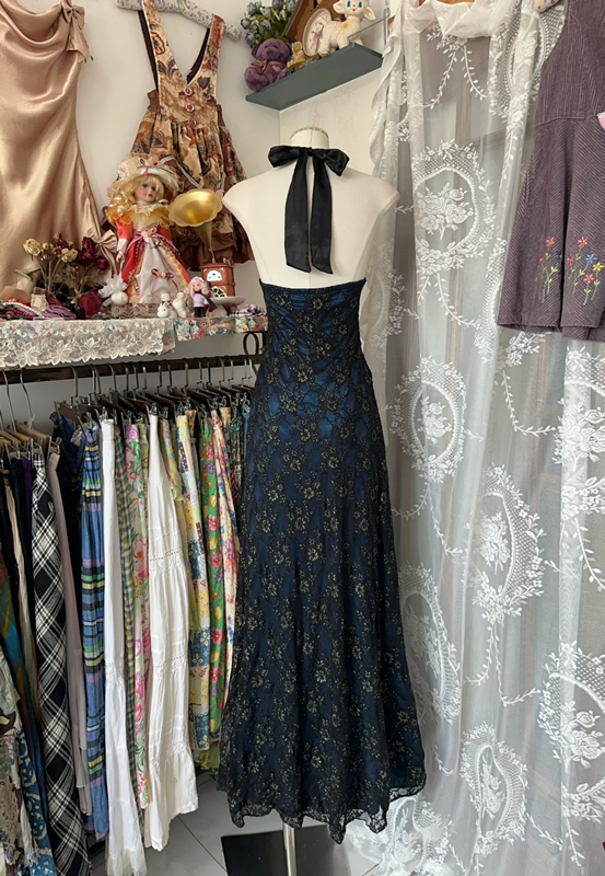 Blue retro halter neck, fitted waist, A-line lace skirt ball gown R6371