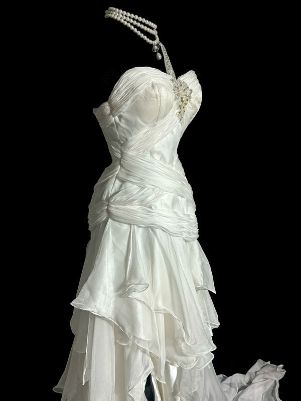 White one-shoulder halter-neck fitted waist slim-fitting ball gown with an asymmetrical hem R6651