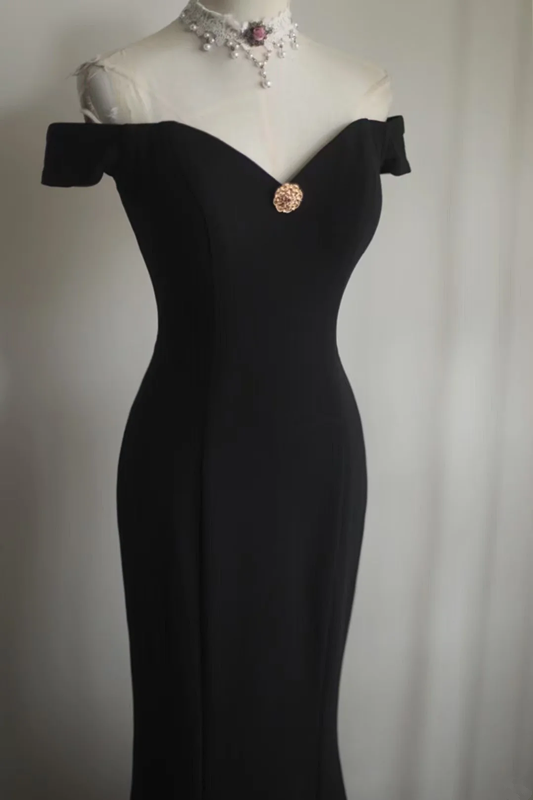 Black off-the-shoulder fitted waist bodycon dress with gold floral skirt for a long ball gown R6810