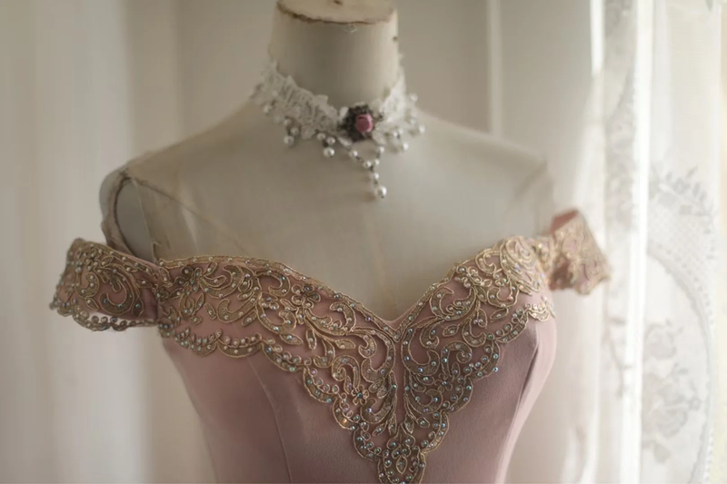 Light pink off-the-shoulder embroidered fitted waist bodycon long ball gown R6691