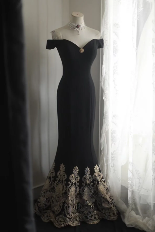 Black off-the-shoulder fitted waist bodycon dress with gold floral skirt for a long ball gown R6810