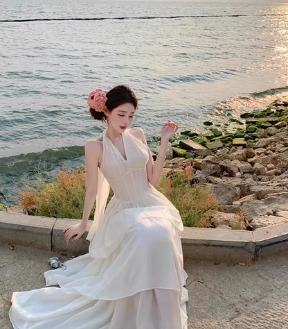 V-neck halter dress with beautiful waist and atmosphere R0600